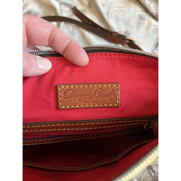 DOONEY & BOURKE CROSSBODY CANVAS TAN BAG SEE PHOTOS , VERY NICE GREAT4/TRIPS - Picture 16 of 16